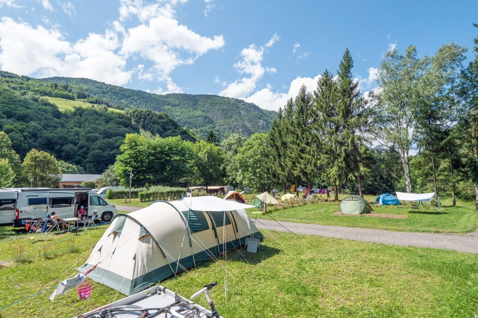 Vue des emplacements du Camping des Neiges