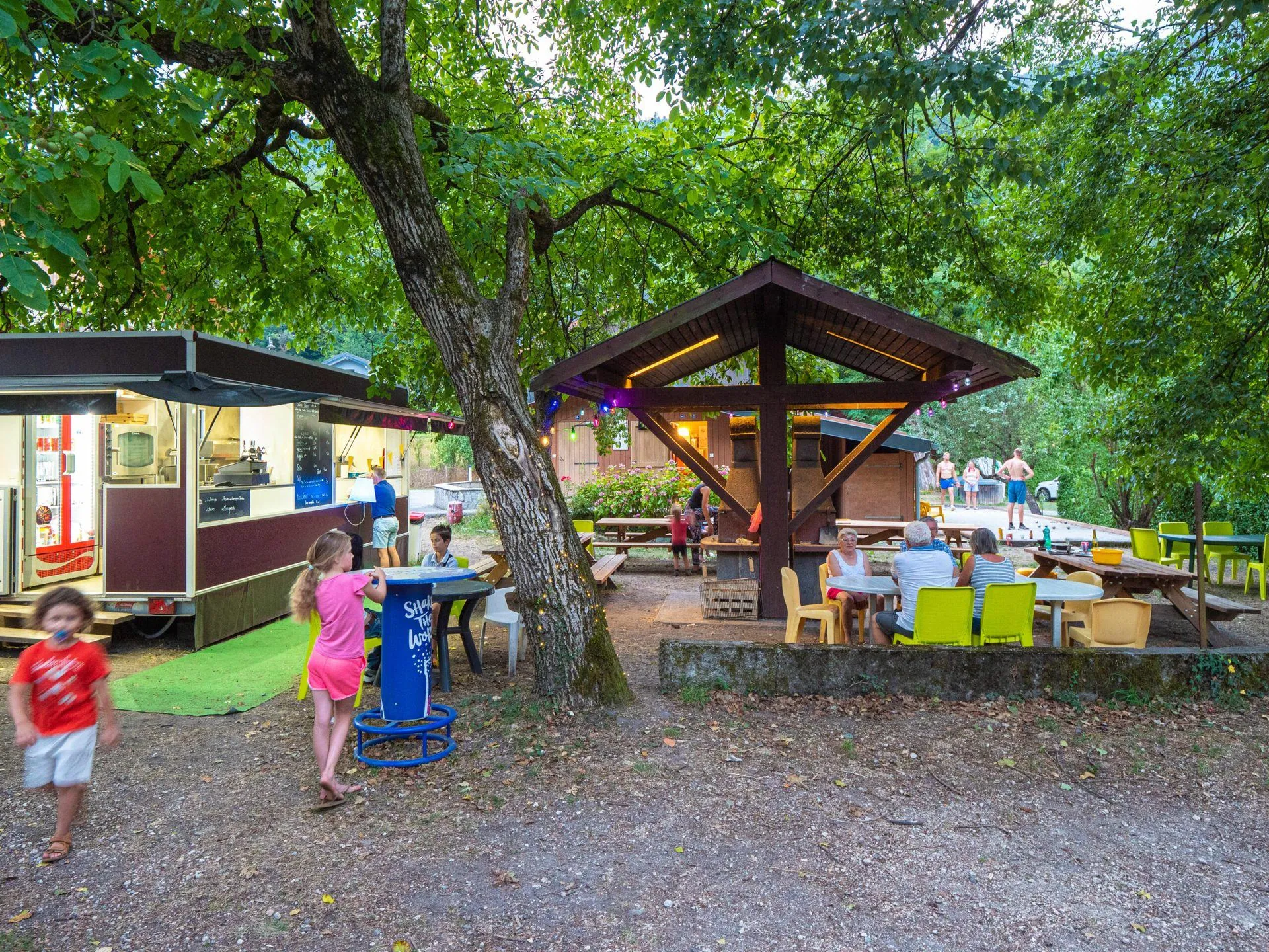 Terrasse commune du Camping des Neiges