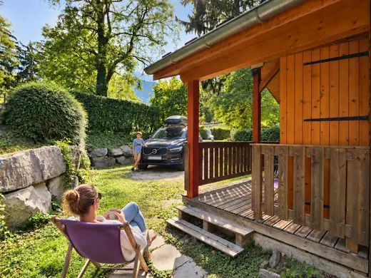 Houten chalet op Camping des Neiges in de Savoie