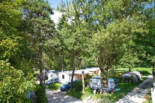 Kampeerplaats voor tent en caravan op Camping des Neiges in de Savoie