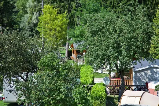 Kampeerplaats voor tent en caravan op Camping des Neiges in de Savoie