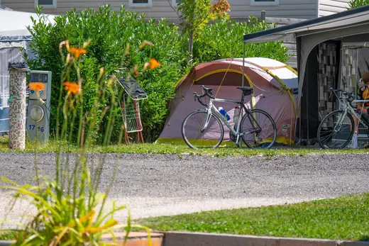 Kampeerplaats voor tent en caravan op Camping des Neiges in de Savoie