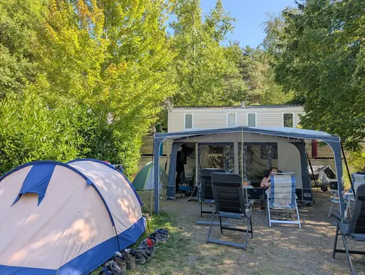 Kampeerplaats voor tent en caravan op Camping des Neiges in de Savoie
