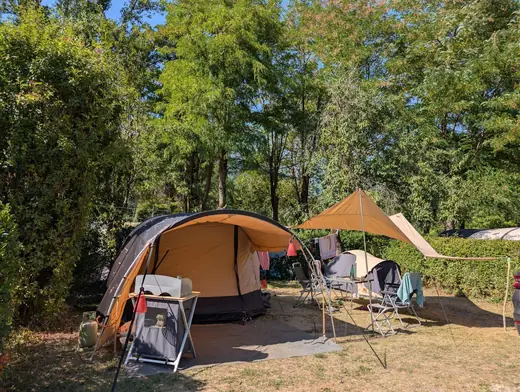Kampeerplaats voor tent en caravan op Camping des Neiges in de Savoie