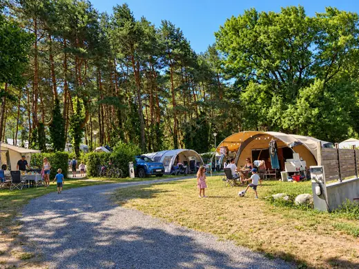 Kampeerplaats voor tent en caravan op Camping des Neiges in de Savoie