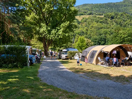 Kampeerplaats voor tent en caravan op Camping des Neiges in de Savoie