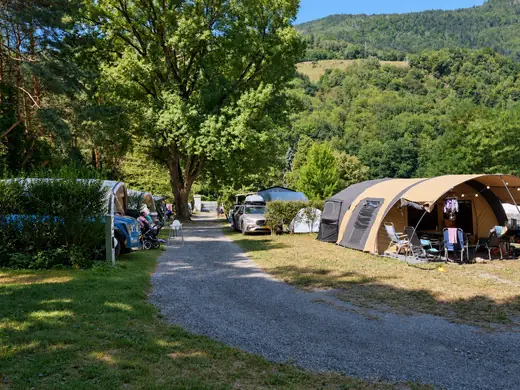Kampeerplaats voor tent en caravan op Camping des Neiges in de Savoie