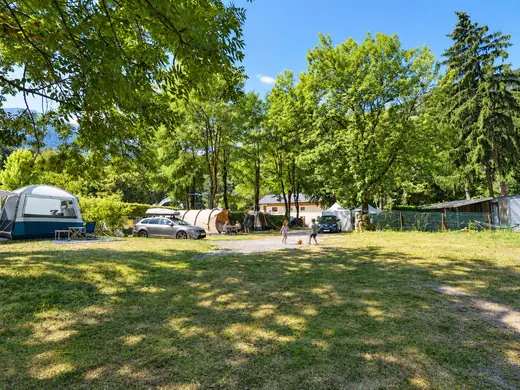 Kampeerplaats voor tent en caravan op Camping des Neiges in de Savoie
