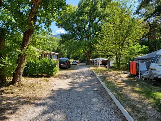 Kampeerplaats voor tent en caravan op Camping des Neiges in de Savoie