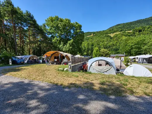 Kampeerplaats voor tent en caravan op Camping des Neiges in de Savoie
