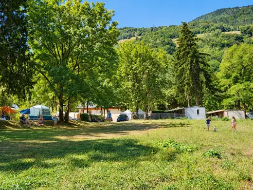 Kampeerplaats voor tent en caravan op Camping des Neiges in de Savoie