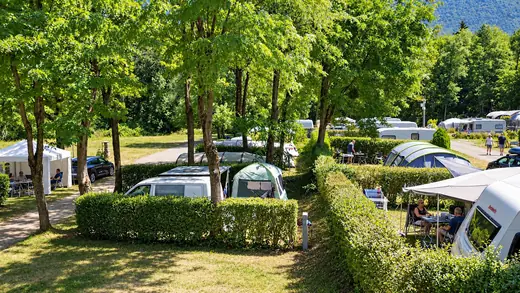 Kampeerplaats voor tent en caravan op Camping des Neiges in de Savoie