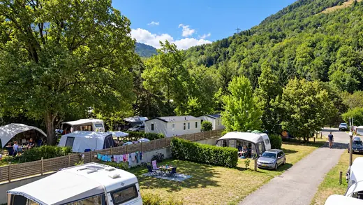 Kampeerplaats voor tent en caravan op Camping des Neiges in de Savoie