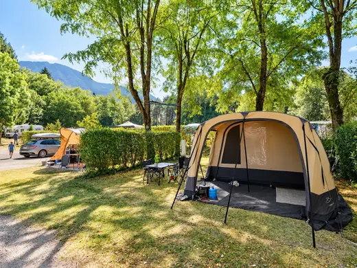 Kampeerplaats voor tent en caravan op Camping des Neiges in de Savoie