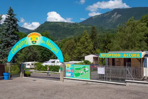 Ingang en receptie van Camping des Neiges
