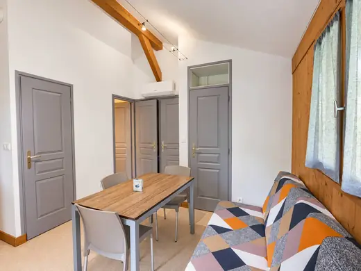 Interieur van een chalet op Camping des Neiges