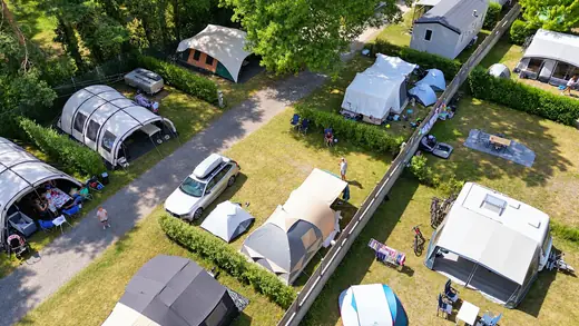 Luchtfoto van de kampeerplaatsen van Camping des Neiges in de Savoie